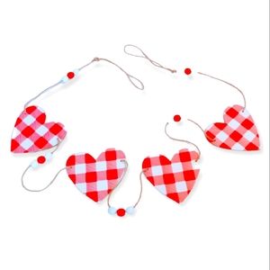 "NWT" Valentine's Day Checkered Buffalo Heart's Beaded Garland